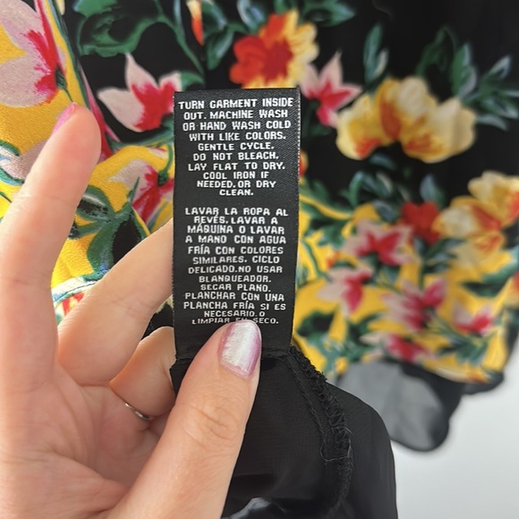 Zac & Rachel Asymmetrical Floral Sleeveless Top - Picture 6 of 7